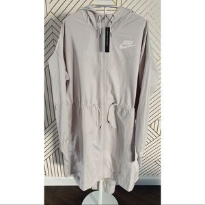 nike sportswear shield windrunner